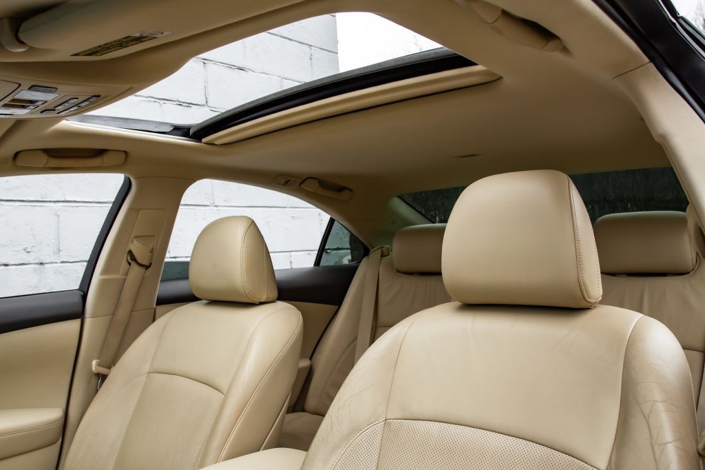 2012 Lexus ES Image 25