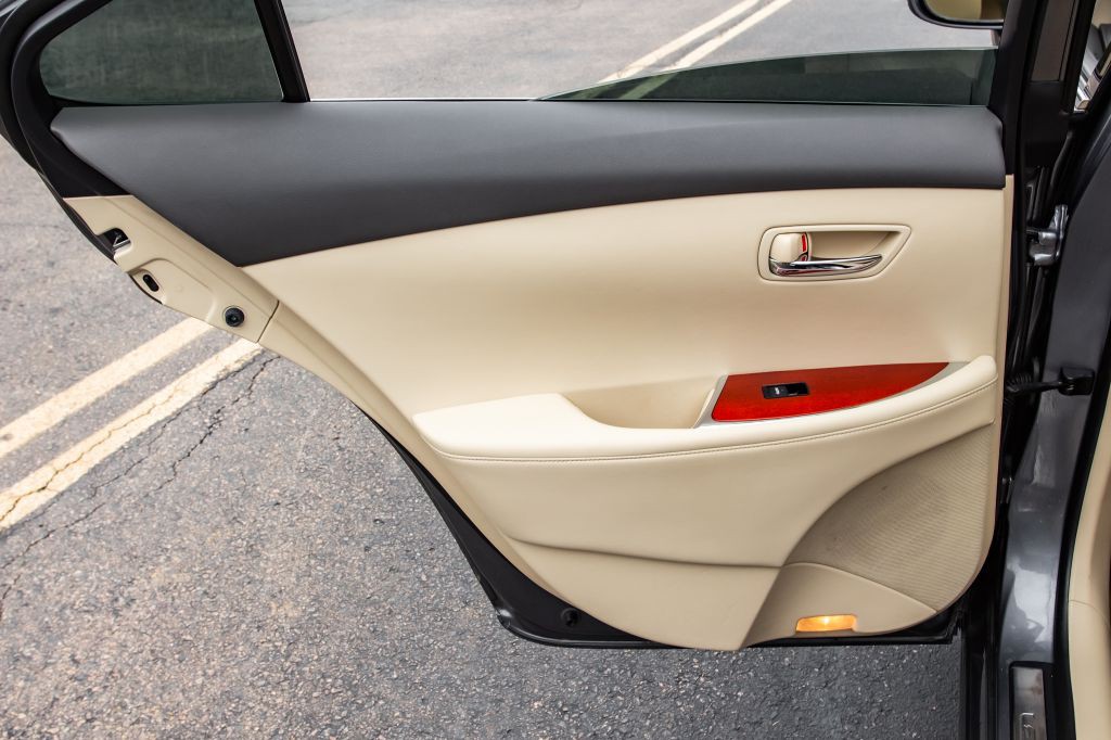 2012 Lexus ES Image 28