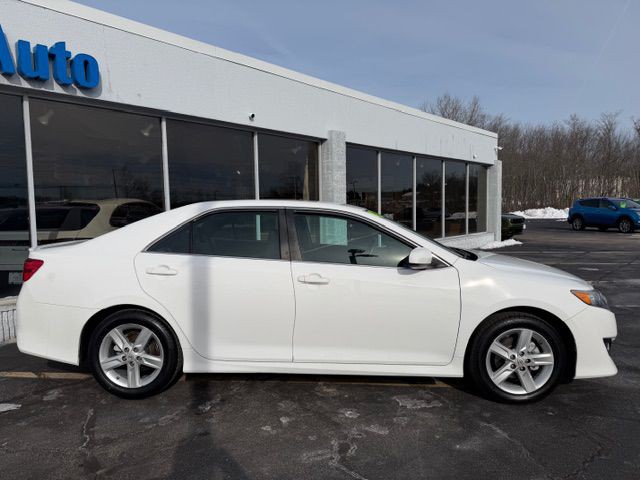 2013 Toyota Camry Image 2