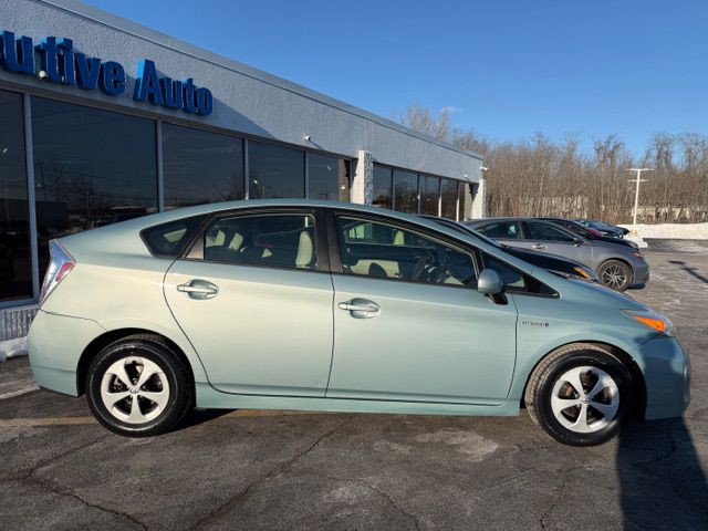 2014 Toyota Prius Image 2
