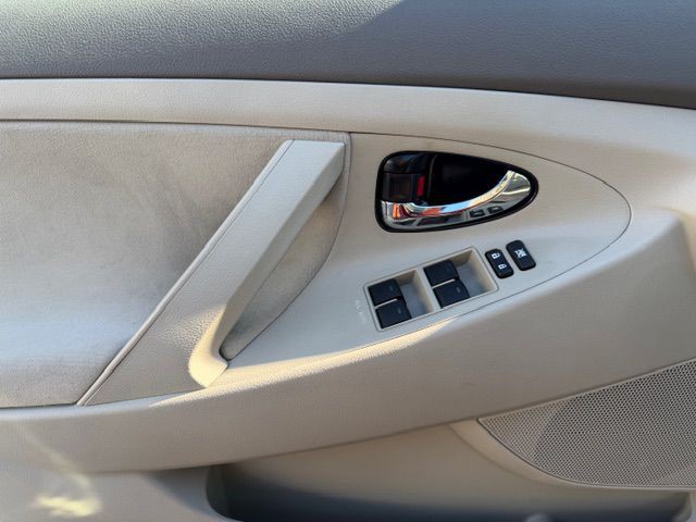 2010 Toyota Camry Image 9