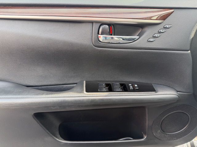 2016 Lexus ES Image 9