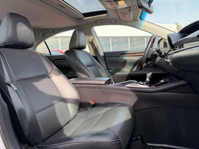 2016 Lexus ES Image 13
