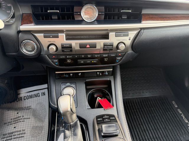 2016 Lexus ES Image 18