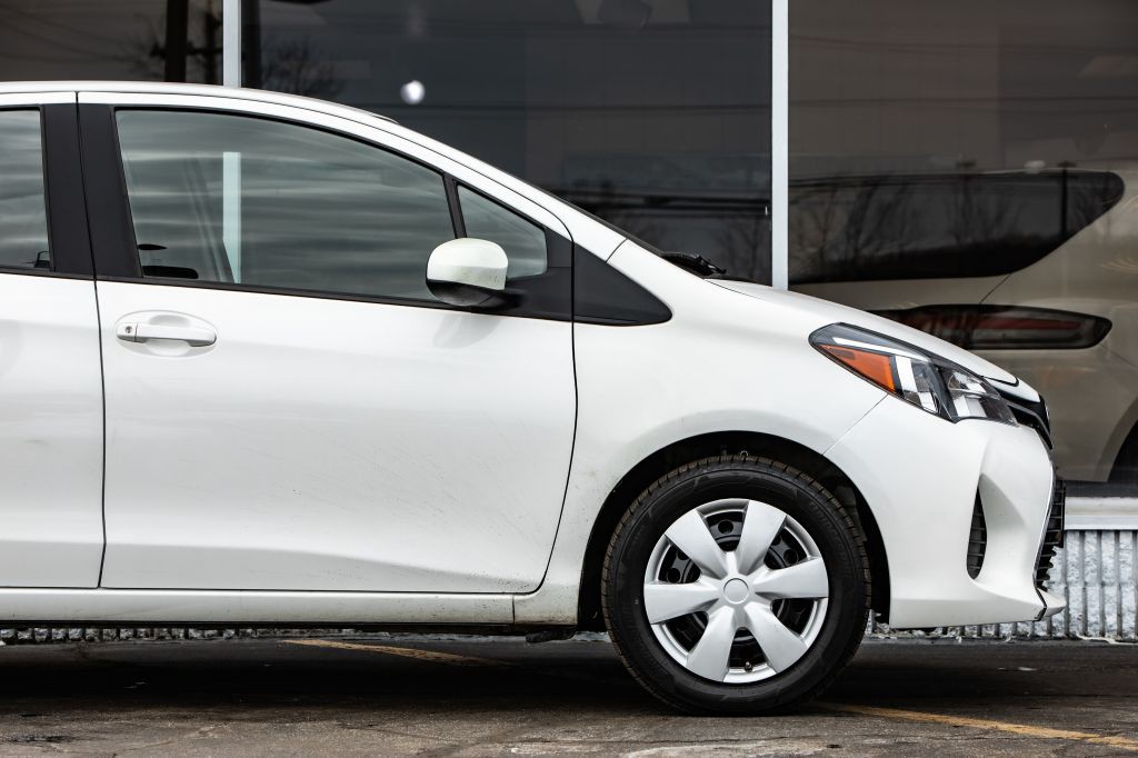 2017 Toyota Yaris Image 10
