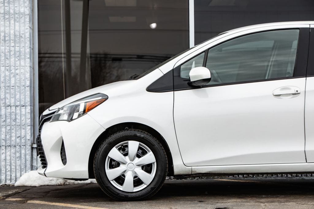 2017 Toyota Yaris Image 11