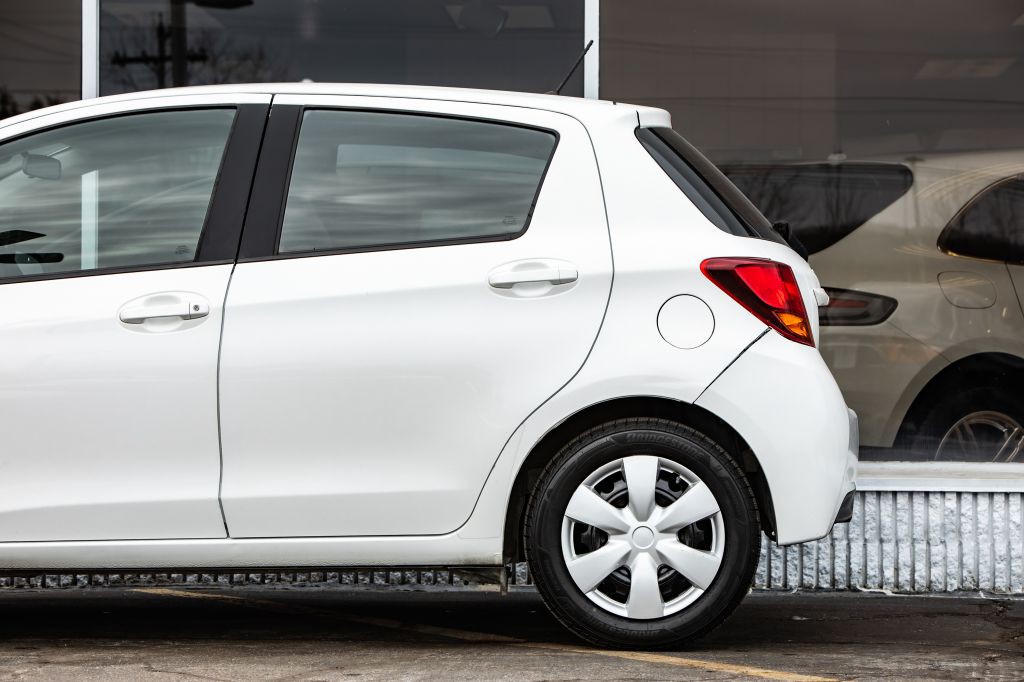 2017 Toyota Yaris Image 12
