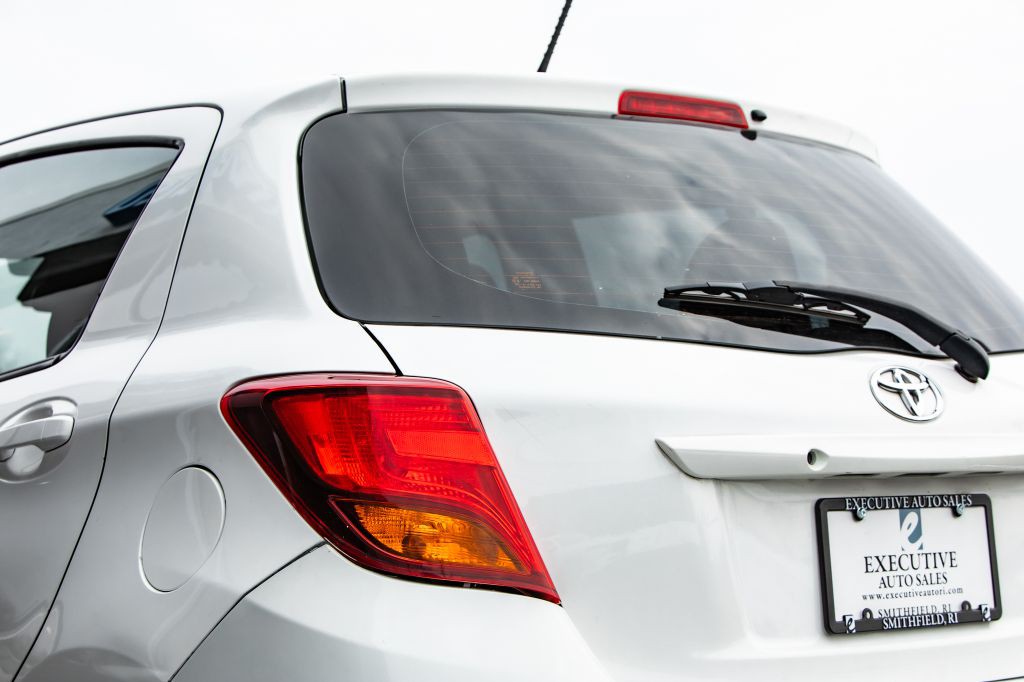 2017 Toyota Yaris Image 16