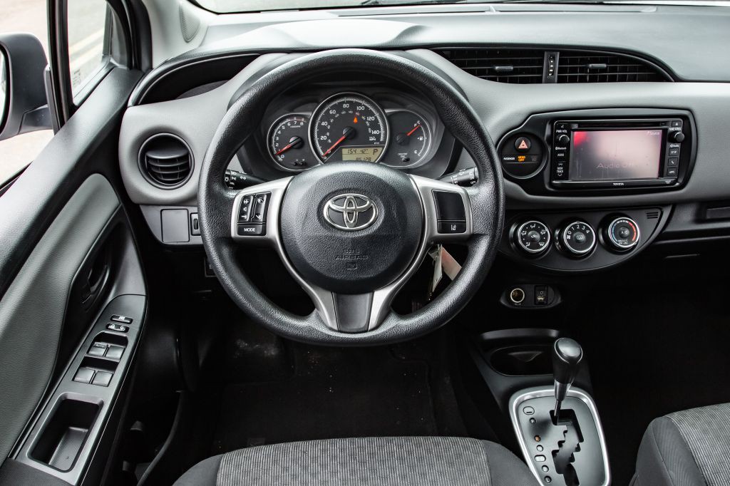 2017 Toyota Yaris Image 19