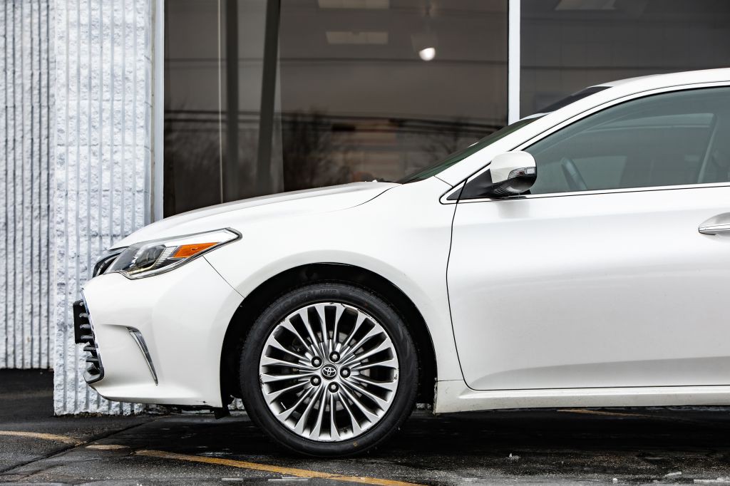 2018 Toyota Avalon Image 11