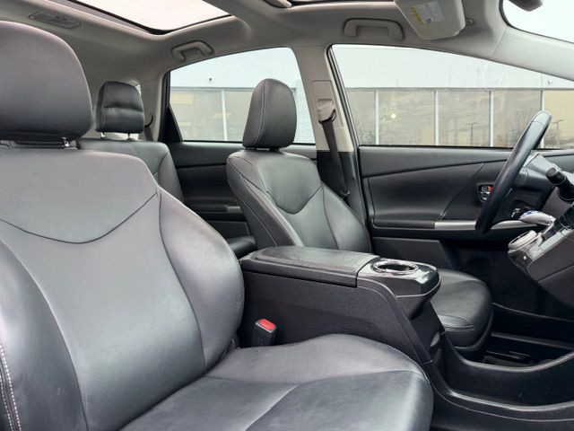 2015 Toyota Prius Image 16