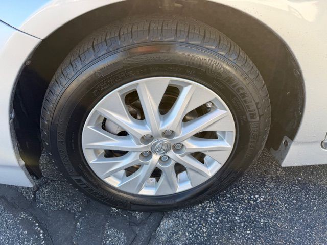 2013 Toyota Prius Image 7