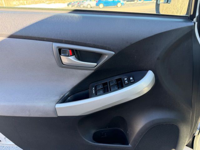 2013 Toyota Prius Image 10