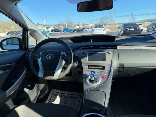 2013 Toyota Prius Image 12