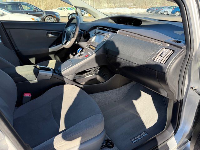 2013 Toyota Prius Image 14