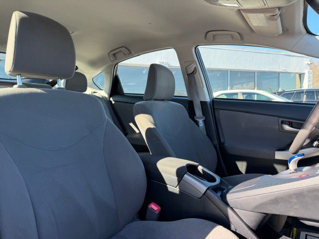 2013 Toyota Prius Image 15