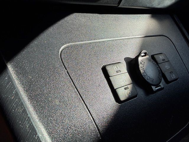 2013 Toyota Prius Image 18