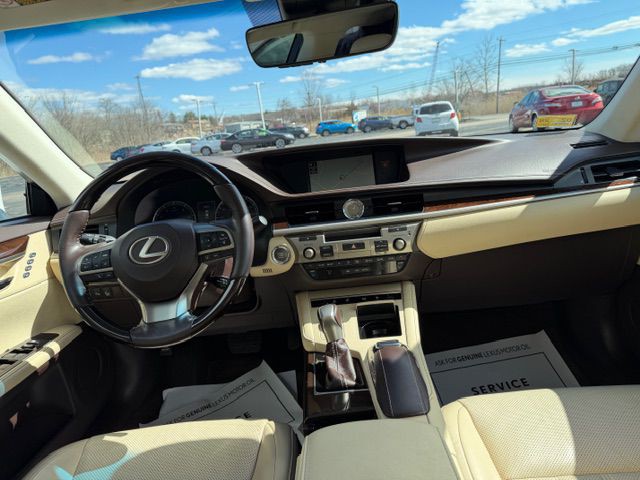 2017 Lexus ES Image 12