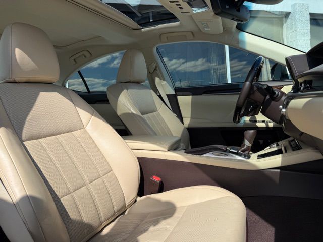 2017 Lexus ES Image 15