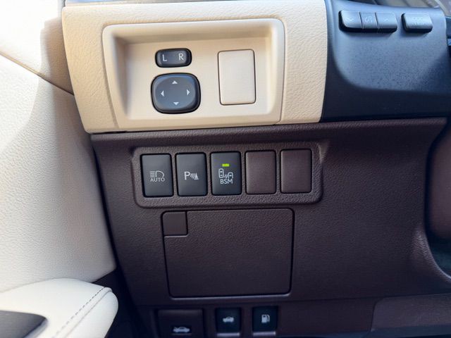 2017 Lexus ES Image 23