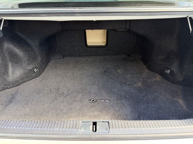 2017 Lexus ES Image 24