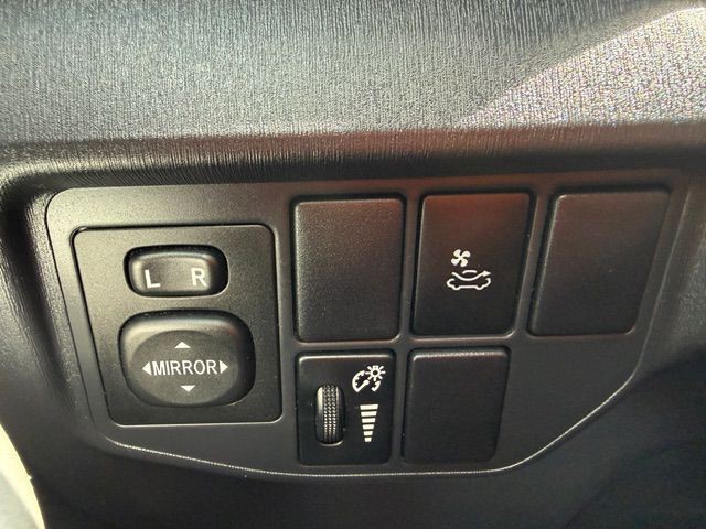 2014 Toyota Prius Image 20