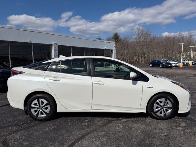 2017 Toyota Prius Image 2