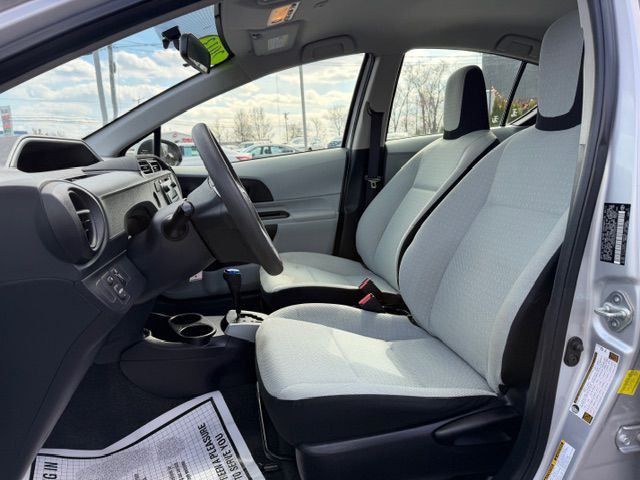 2013 Toyota Prius Image 8