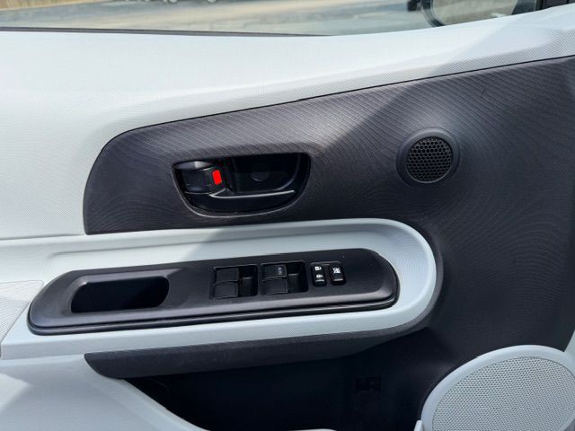 2013 Toyota Prius Image 9