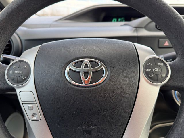 2013 Toyota Prius Image 14