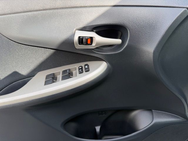 2013 Toyota Corolla Image 9