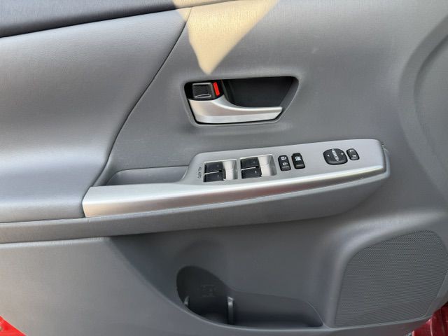 2012 Toyota Prius Image 9