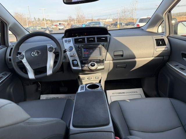 2012 Toyota Prius Image 11