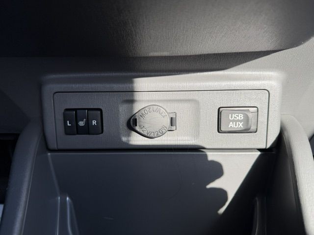 2012 Toyota Prius Image 16