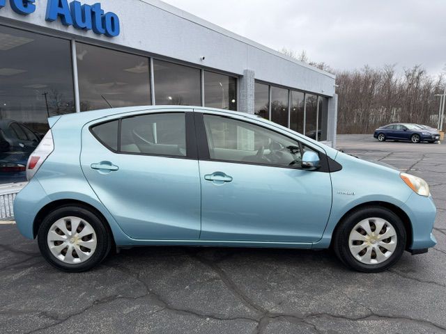 2012 Toyota Prius Image 2