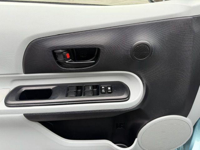 2012 Toyota Prius Image 9