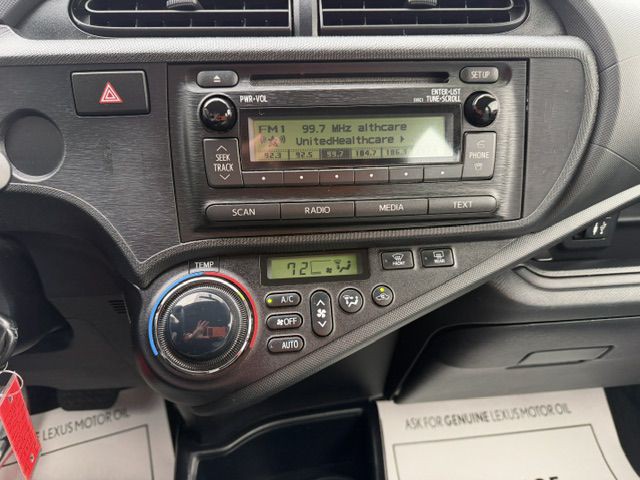 2012 Toyota Prius Image 14