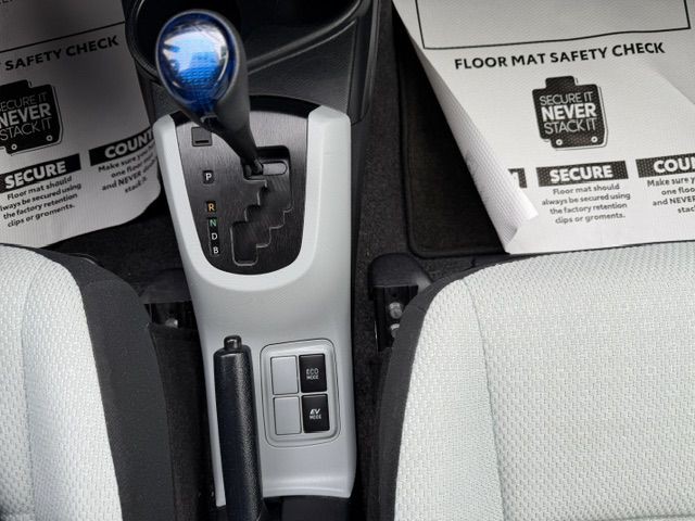 2012 Toyota Prius Image 15