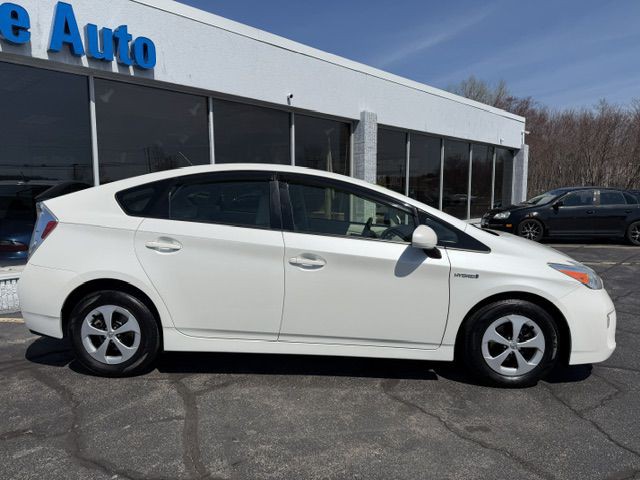 2015 Toyota Prius Image 2