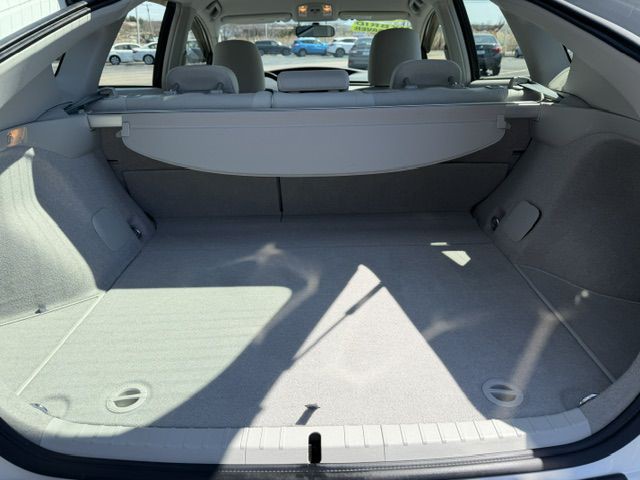 2015 Toyota Prius Image 12