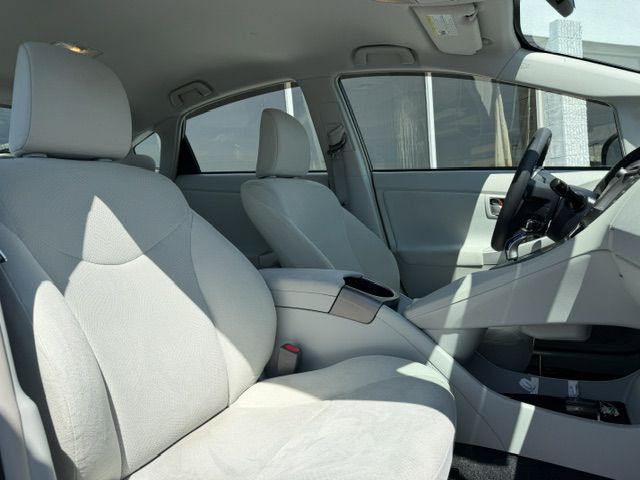 2015 Toyota Prius Image 13