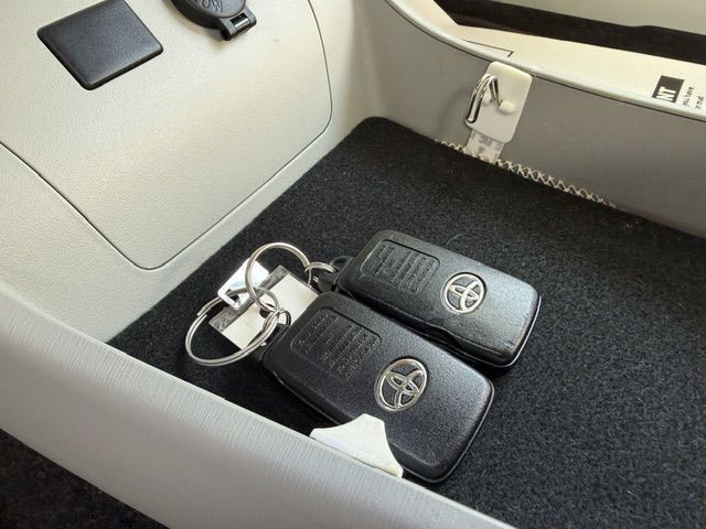 2015 Toyota Prius Image 20
