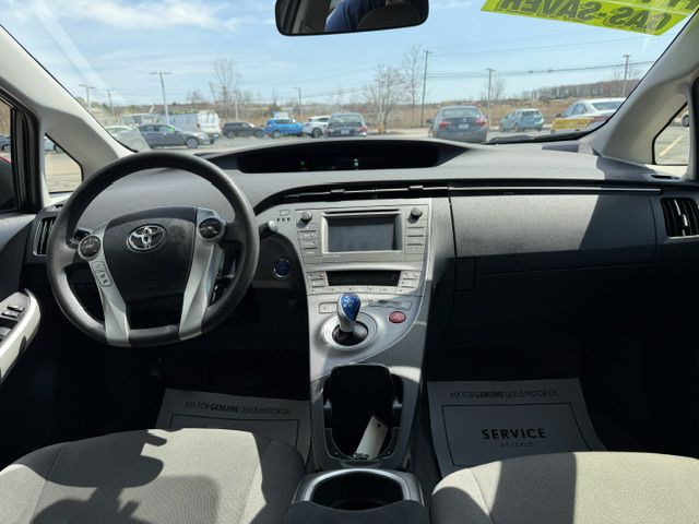 2015 Toyota Prius Image 11