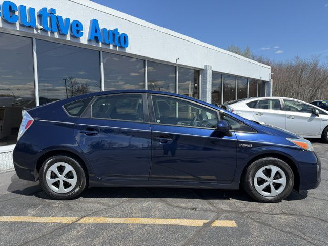 2015 Toyota Prius Image 2