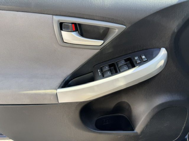2015 Toyota Prius Image 9