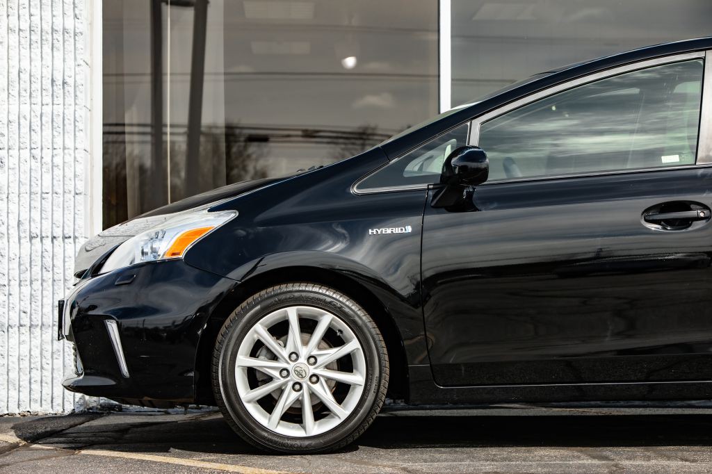 2012 Toyota Prius Image 11