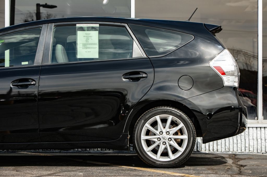2012 Toyota Prius Image 12
