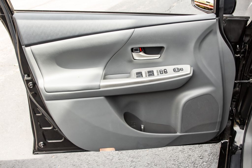2012 Toyota Prius Image 25