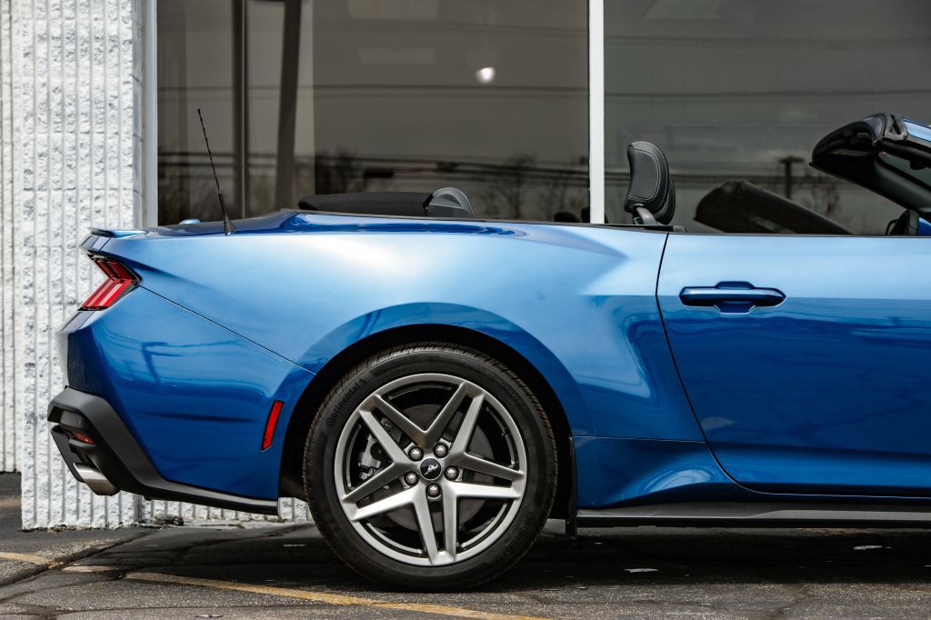 2024 Ford Mustang Image 9