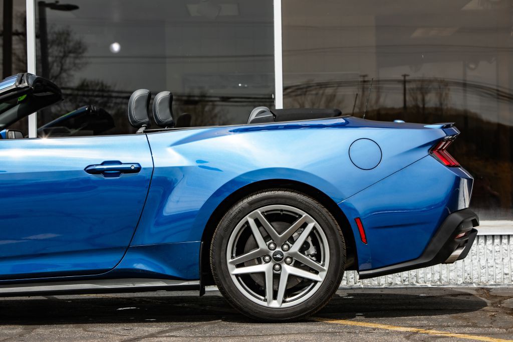 2024 Ford Mustang Image 12